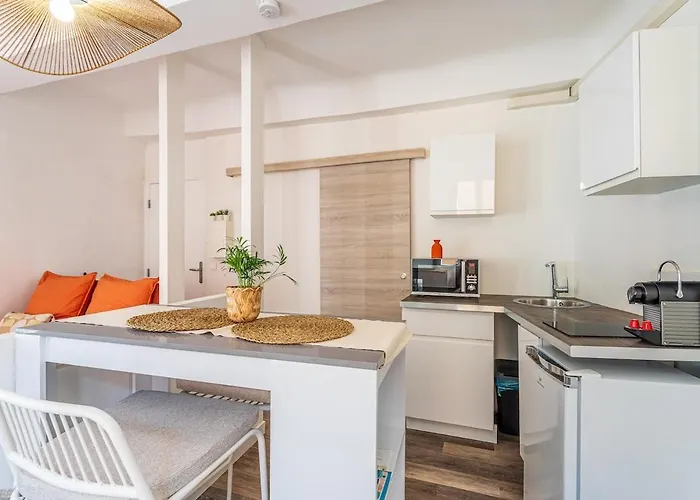 La Cle Escale Orange, Route Du Parcours Des Arts * Hyères